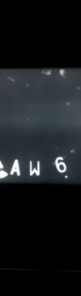 請(qǐng)教各位老師，底片母材和焊縫上的白點(diǎn)影像是什么？